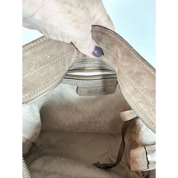 Michael Kors Billy Fringe Boho Crossbody Bag Taupe Suede Studded Western Style - Picture 4 of 16